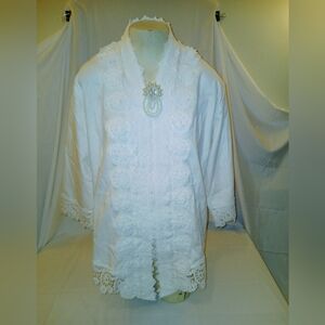 Chic White Lace Women's Top